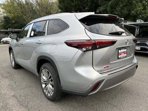 2025 Toyota Highlander Platinum