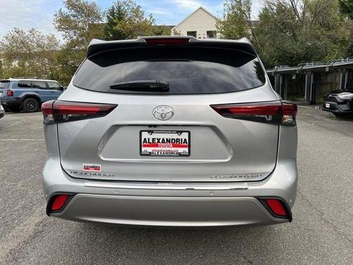 2025 Toyota Highlander Platinum