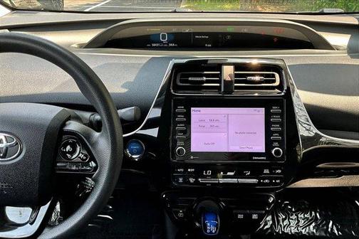 2022 Toyota Prius L
