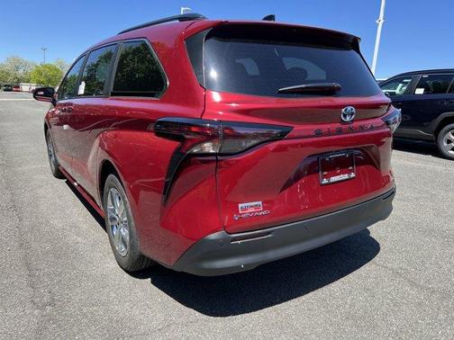 2025 Toyota Sienna XLE