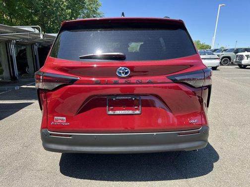 2025 Toyota Sienna XLE