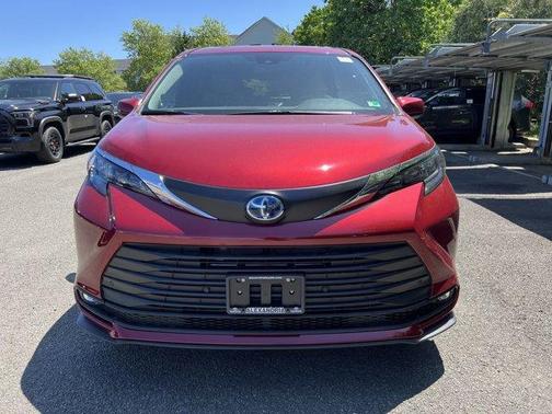 2025 Toyota Sienna XLE