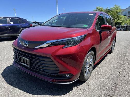 2025 Toyota Sienna XLE