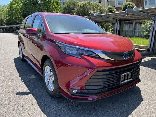 2025 Toyota Sienna XLE