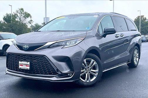2022 Toyota Sienna XSE 7 Passenger