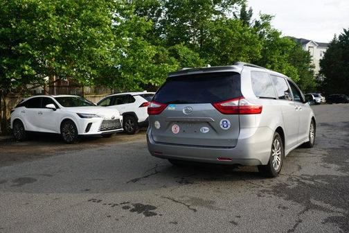 2018 Toyota Sienna XLE Premium