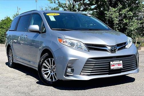 01 2018 Toyota Sienna XLE Premium