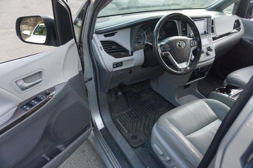 2018 Toyota Sienna XLE Premium