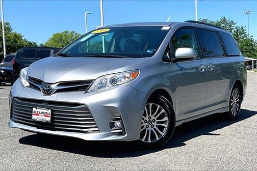 01 2018 Toyota Sienna XLE Premium