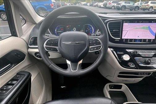Diamond Black 2024 Chrysler Pacifica Hybrid Select