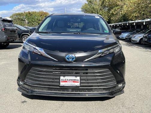 2025 Toyota Sienna XLE
