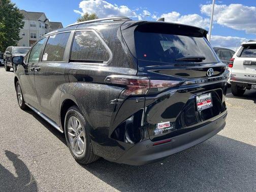 2025 Toyota Sienna XLE
