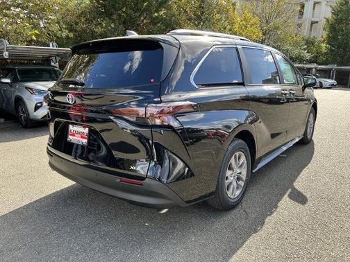2025 Toyota Sienna XLE