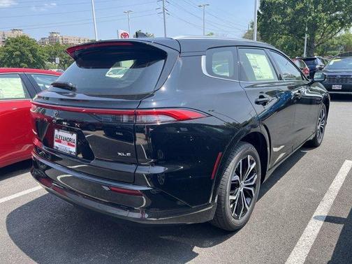 2025 Toyota Crown Signia XLE