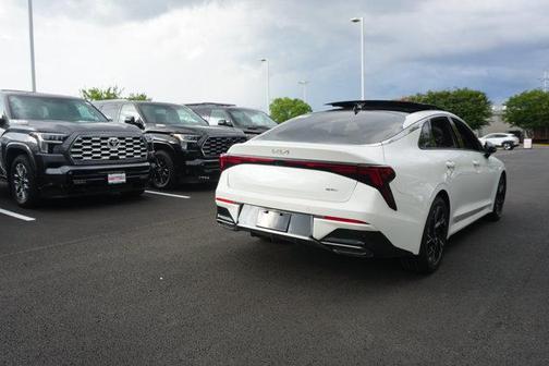 Snow White Pearl 2025 Kia K5 GT-Line