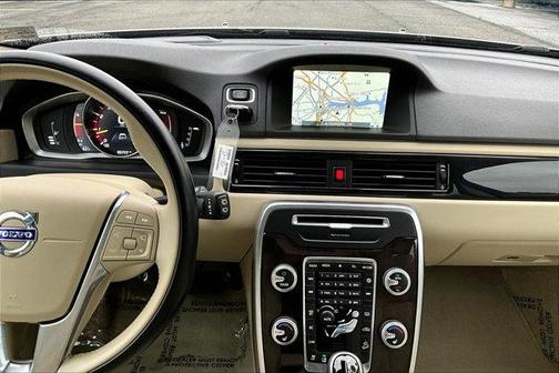 2016 Volvo XC70 T5 Platinum
