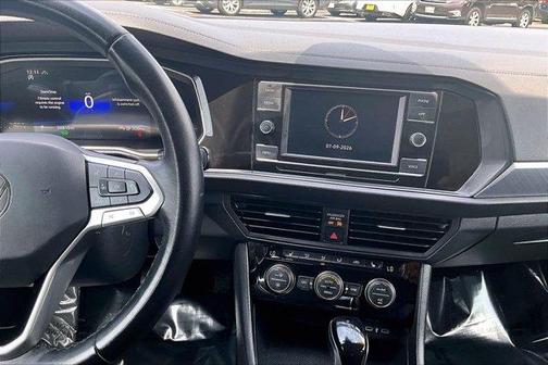 Platinum Gray Metallic 2024 Volkswagen Jetta 1.5T SE