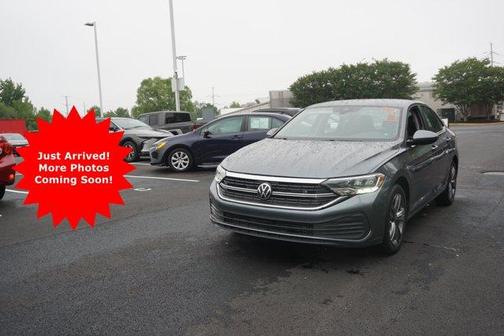 Platinum Gray Metallic 2024 Volkswagen Jetta 1.5T SE