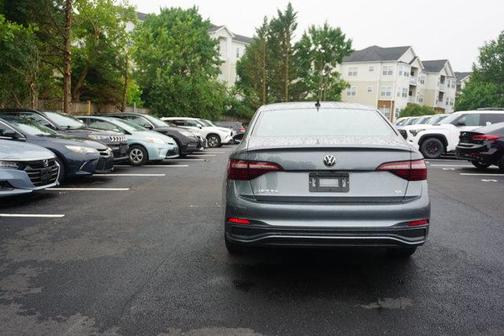Platinum Gray Metallic 2024 Volkswagen Jetta 1.5T SE