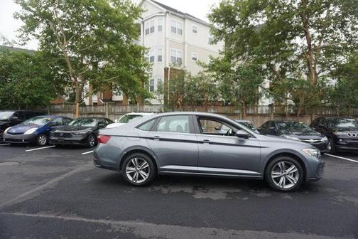 Platinum Gray Metallic 2024 Volkswagen Jetta 1.5T SE