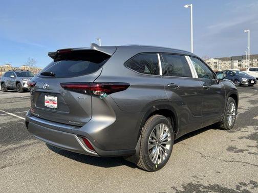 01L5 2026 Toyota Highlander Hybrid Platinum