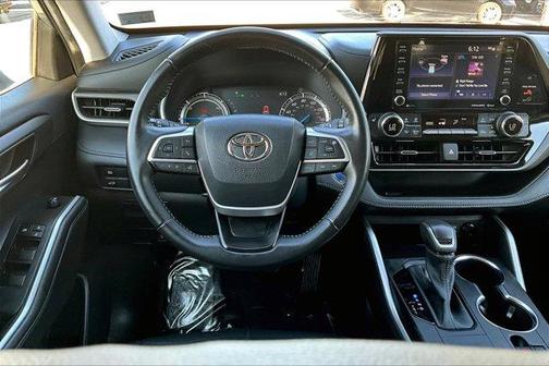 2022 Toyota Highlander Hybrid 