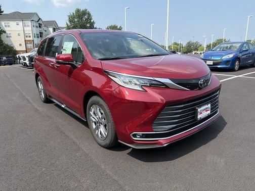 Ruby Flare Pearl 2026 Toyota Sienna Limited