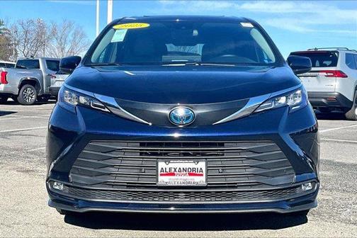 2025 Toyota Sienna 