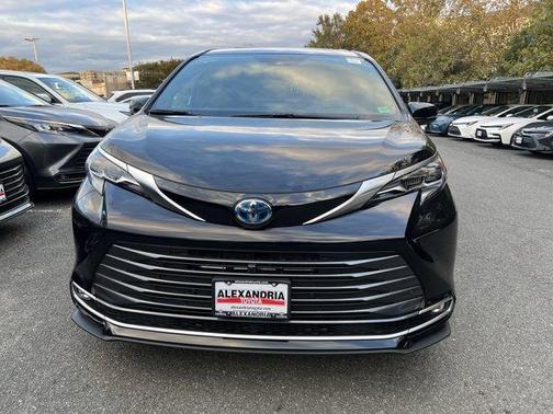 2025 Toyota Sienna Platinum 7 Passenger