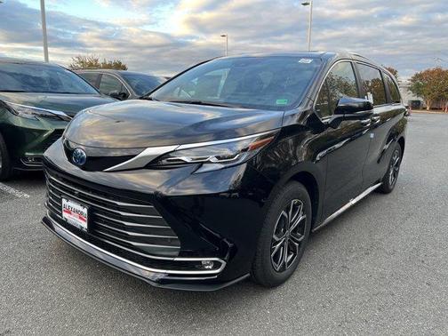 2025 Toyota Sienna Platinum 7 Passenger