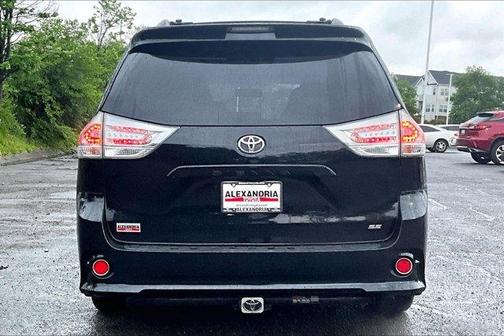 01 2017 Toyota Sienna SE