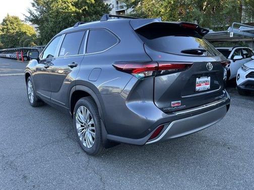 2025 Toyota Highlander Platinum