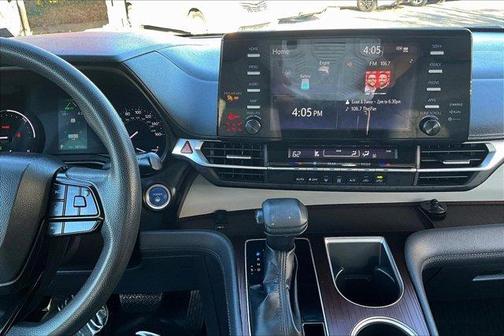 2022 Toyota Sienna LE