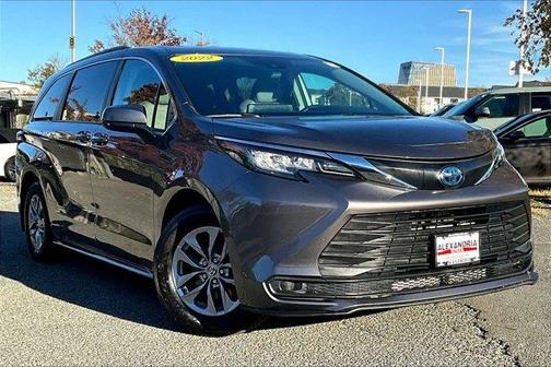 2022 Toyota Sienna LE