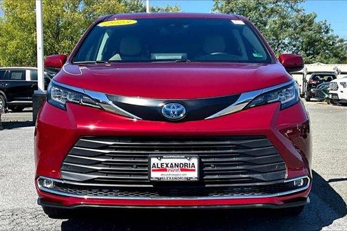 2023 Toyota Sienna XLE
