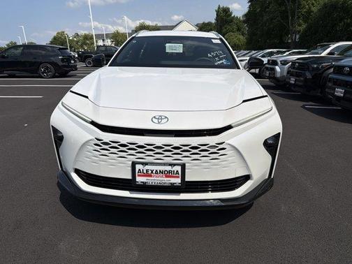 Oxygen White 2026 Toyota Crown Signia XLE