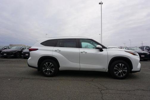 2023 Toyota Highlander Hybrid XLE