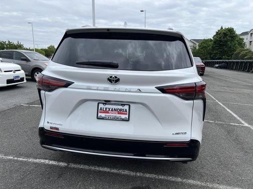 Wind Chill Pearl 2026 Toyota Sienna Limited