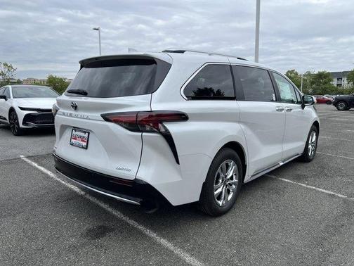 Wind Chill Pearl 2026 Toyota Sienna Limited