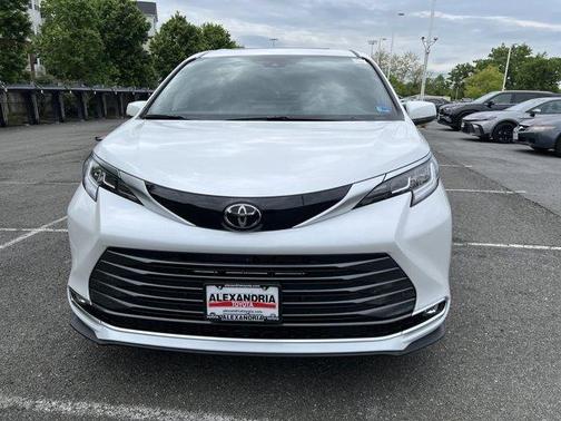 Wind Chill Pearl 2026 Toyota Sienna Limited