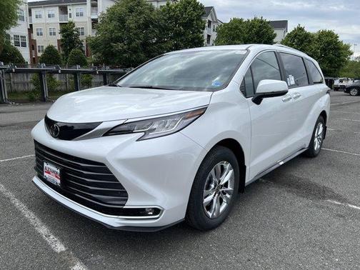 Wind Chill Pearl 2026 Toyota Sienna Limited