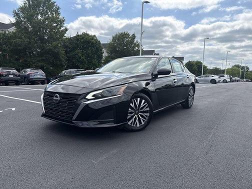 Black 2024 Nissan Altima 2.5 SV