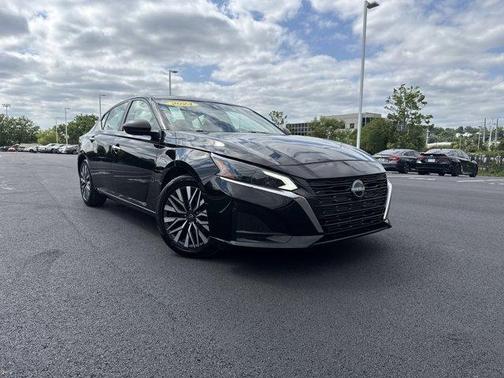 Black 2024 Nissan Altima 2.5 SV