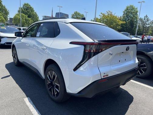 Wind Chill Pearl 2026 Toyota bZ XLE PLUS
