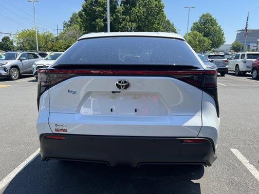 Wind Chill Pearl 2026 Toyota bZ XLE PLUS
