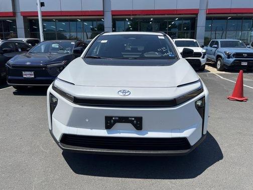 Wind Chill Pearl 2026 Toyota bZ XLE PLUS