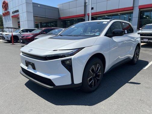 Wind Chill Pearl 2026 Toyota bZ XLE PLUS