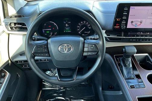 2022 Toyota Sienna LE