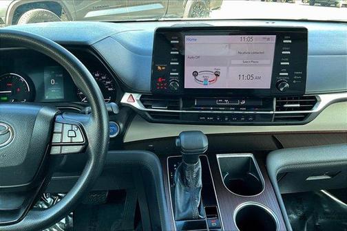 2022 Toyota Sienna LE