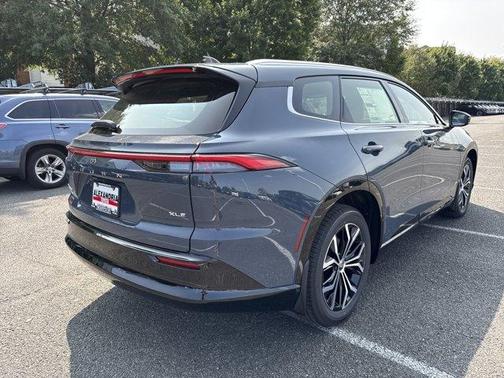 2025 Toyota Crown Signia XLE